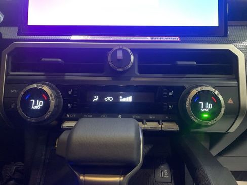 Used 2025 Toyota 4Runner Limited AWD/4WD image 20