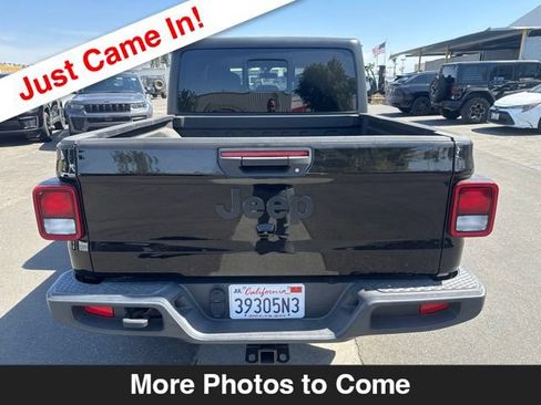 Used 2022 Jeep Gladiator Sport AWD/4WD image 4