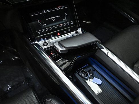 Used 2023 Audi e-tron Prestige w/ Prestige Package image 12