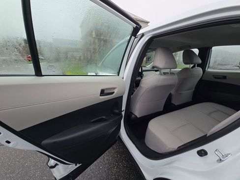 Used 2024 Toyota Corolla Cross L image 11