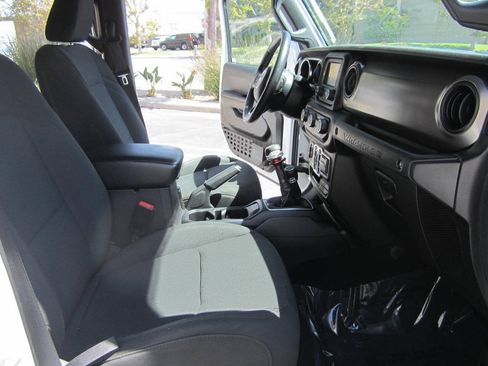 Used 2018 Jeep Wrangler Unlimited Sport S AWD/4WD image 24