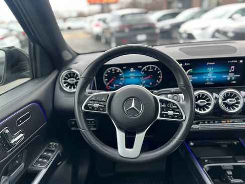 Used 2021 Mercedes-Benz GLB 250 4MATIC image 28