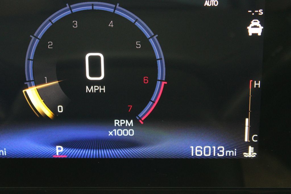 Used 2025 Chevrolet TrailBlazer LT w/ LT Cold Weather Package FWD image 14