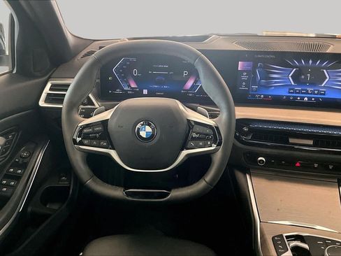 Used 2025 BMW 330i Sedan w/ Premium Package RWD image 15