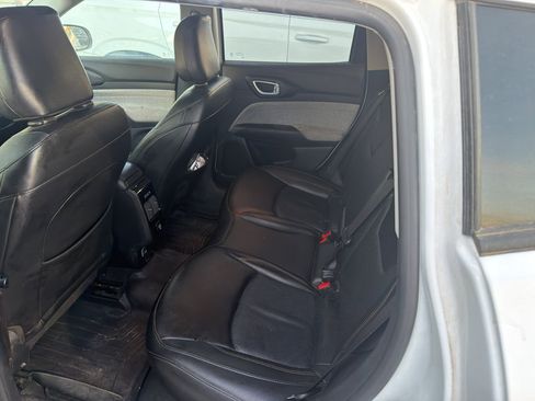 Used 2022 Jeep Compass Latitude image 10