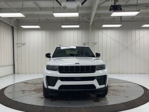 New 2026 Jeep Grand Cherokee Laredo image 3