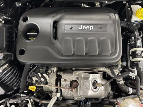 Used 2019 Jeep Cherokee Latitude Plus w/ Cold Weather Group image 41
