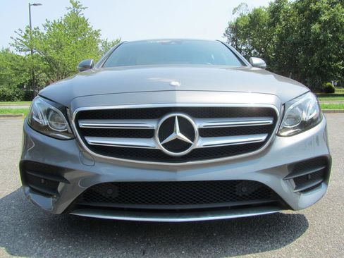 Used 2017 Mercedes-Benz E 300 4MATIC image 4