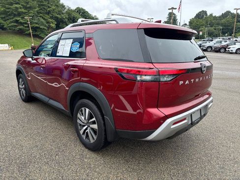 Used 2024 Nissan Pathfinder SL image 3