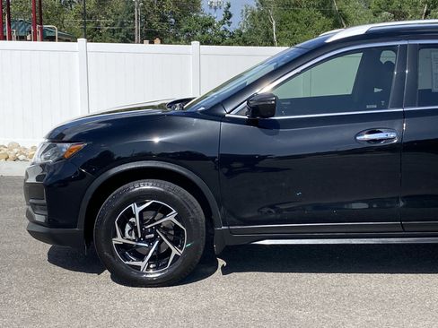 Used 2019 Nissan Rogue SV AWD/4WD image 2