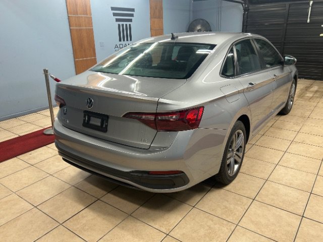 Used 2022 Volkswagen Jetta SE FWD image 4