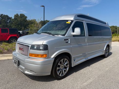 Used 2025 GMC Savana 2500 Extended w/ Driver Convenience Package RWD image 2