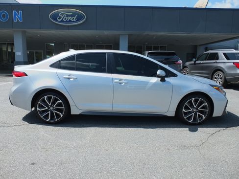 Used 2020 Toyota Corolla SE FWD image 2