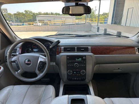 Used 2009 GMC Yukon XL SLT w/ Preferred Package AWD/4WD image 13