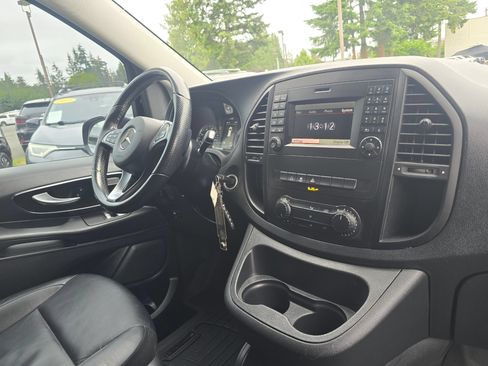 Used 2017 Mercedes-Benz Metris image 10