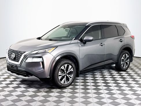 Used 2021 Nissan Rogue SV w/ Premium Package image 4