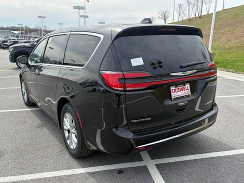New 2026 Chrysler Pacifica Limited w/ Uconnect Theater Family Group FWD image 42