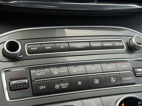 Certified 2023 Hyundai Santa Fe Limited image 18