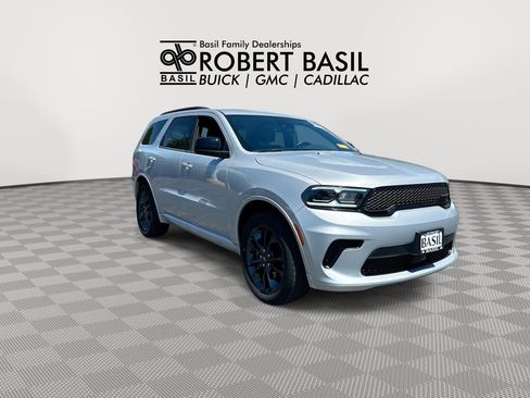 Used 2023 Dodge Durango SXT w/ SXT Blacktop Group AWD/4WD image 2
