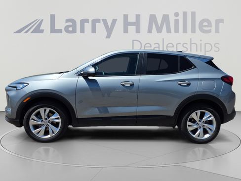 Used 2024 Buick Encore GX Preferred FWD image 2