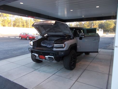 New 2025 GMC Hummer EV 2X image 22