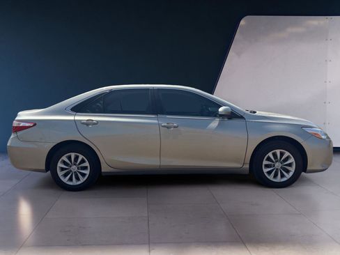 Used 2017 Toyota Camry LE image 6