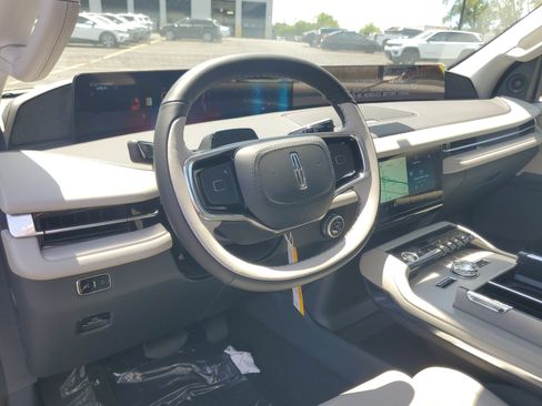 New 2026 Lincoln Navigator Reserve AWD/4WD image 14