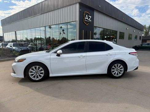 Used 2019 Toyota Camry LE FWD image 6
