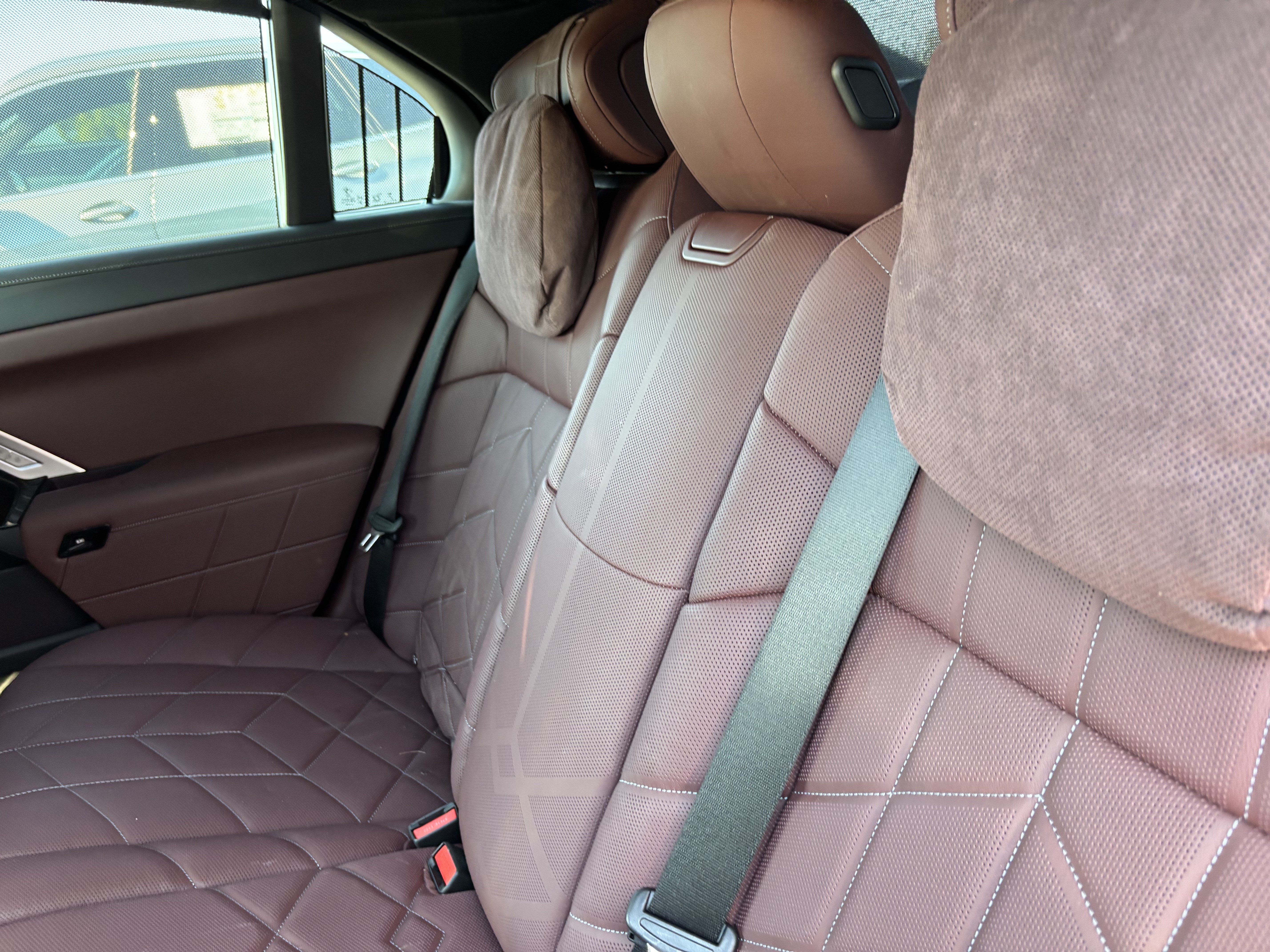 Certified 2024 BMW 750e xDrive w/ Executive Package AWD/4WD image 32