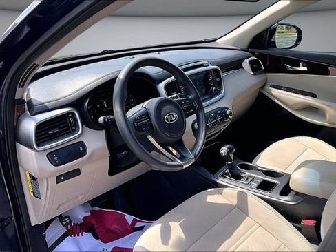 Used 2018 Kia Sorento FWD image 17