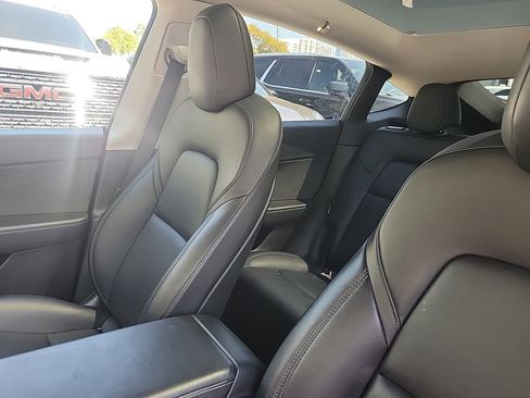 Used 2022 Tesla Model Y Long Range image 20