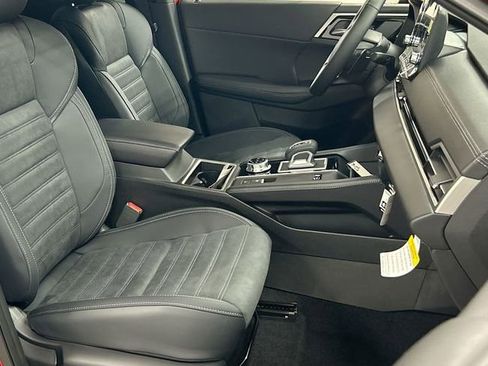 New 2025 Mitsubishi Outlander SE image 24