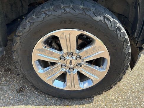 Used 2018 Ford F150 Lariat w/ Equipment Group 502A Luxury AWD/4WD image 3