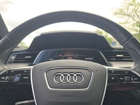 Used 2023 Audi e-tron Premium Plus w/ Premium Plus Package AWD/4WD image 28