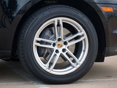 Used 2019 Porsche Macan AWD/4WD image 30