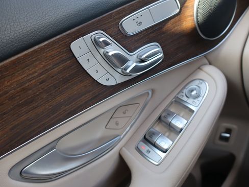 Used 2022 Mercedes-Benz GLC 300 4MATIC image 20