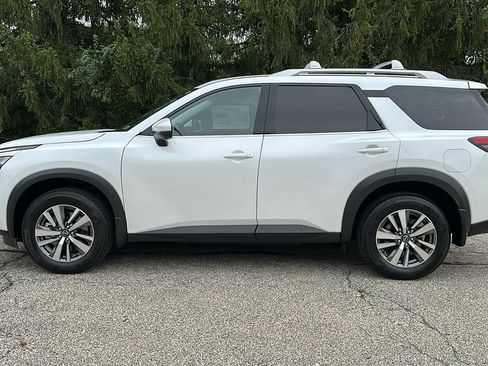 New 2025 Nissan Pathfinder SL image 18