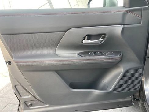 Certified 2025 Nissan Kicks SR FWD image 12