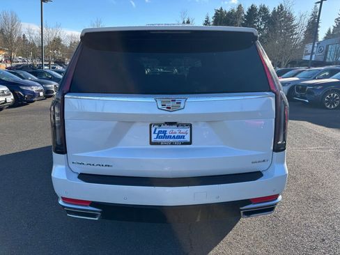 Used 2023 Cadillac Escalade Premium Luxury image 6