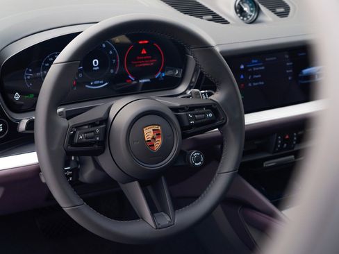 New 2026 Porsche Cayenne Coupe image 23