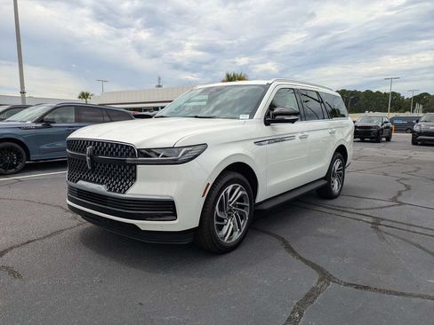 New 2027 Lincoln Navigator Premiere RWD image 8