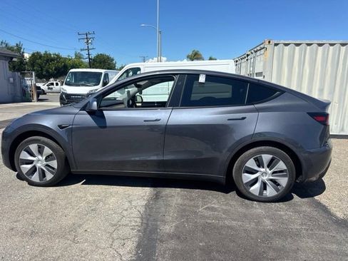 Used 2023 Tesla Model Y 2WD image 8