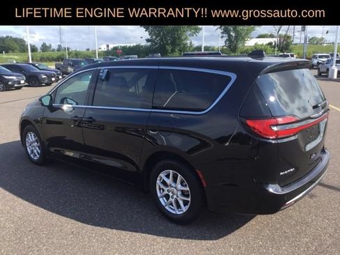 Certified 2024 Chrysler Pacifica Touring-L FWD image 6