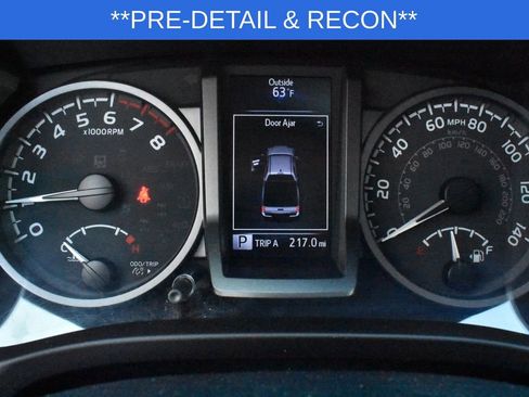 Used 2020 Toyota Tacoma TRD Off-Road w/ TRD Premium Off Road Package AWD/4WD image 11