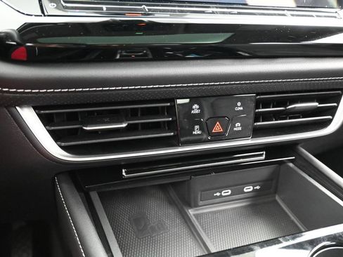 Used 2024 Volkswagen Atlas SE w/ Panoramic Sunroof Package FWD image 20