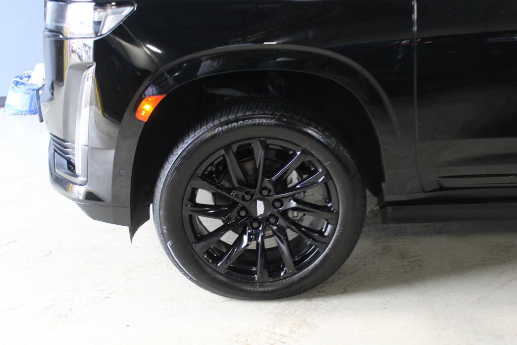 Used 2023 Cadillac Escalade ESV Sport Platinum w/ LPO, ONYX Package AWD/4WD image 4