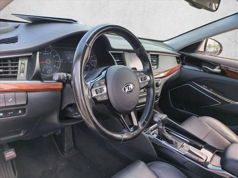 Used 2019 Kia Cadenza Premium w/ Paint Protection Package FWD image 10