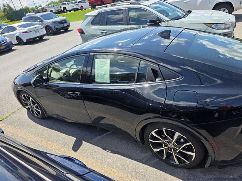 Used 2023 Toyota Prius Prime FWD image 7