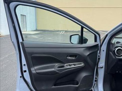 Used 2024 Nissan Versa SR FWD image 21