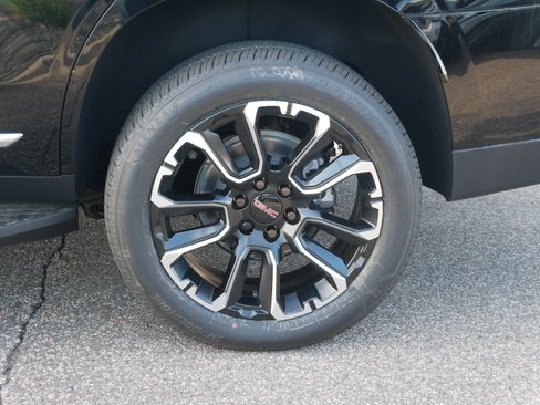 New 2026 GMC Yukon Elevation w/ LPO, Floor Liner Package AWD/4WD image 3